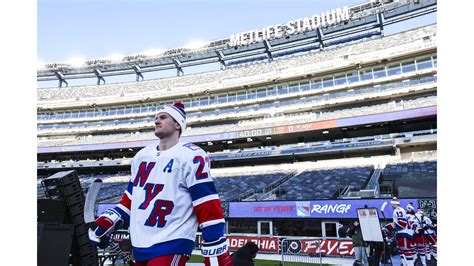 Photo Gallery: Stadium Series Practice | New York Rangers