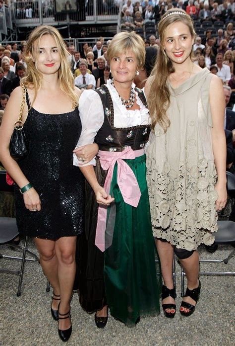 Dowager Princess Gloria Of Thurn And Taxis With Her Daughters Princess