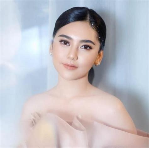 Gaya Makeup Ziva Magnolya Yang Bikin Tampilannya Kian Memesona