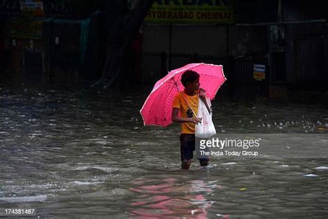 Heavy Rains Lash Mumbai Water Logging In Many Areas Photos And Premium