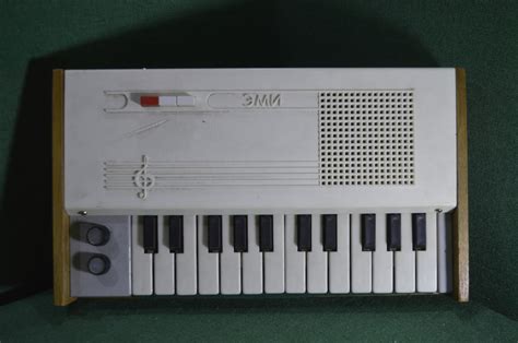 Купить Игрушка музыкальный инструмент "Пианино - синтезатор" ЭМИ. 1987 ...