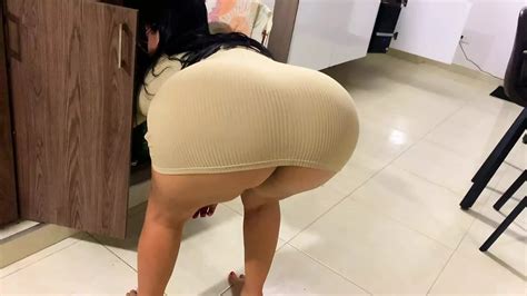 Milf zog ihre Strumpfhose und ihr Höschen aus um ihr Kleid für Analsex zu heben xHamster