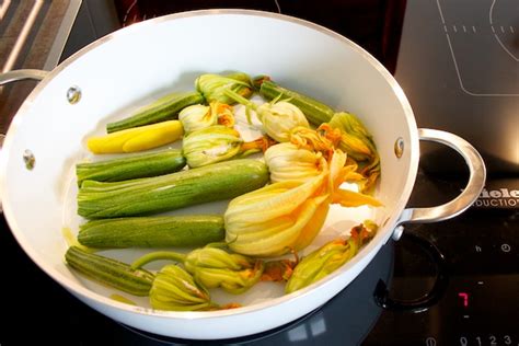 Zucchiniblüten mit Lachs Ricotta Füllung Kochfun