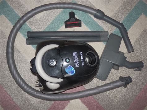 Samsung VC-5853 max 1300W.