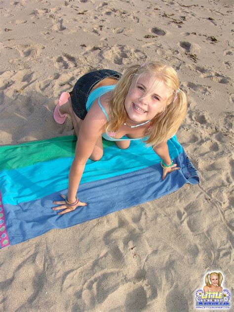 The Beach Makes Me Feel So Yummy Porn Pictures XXX Photos Sex Images