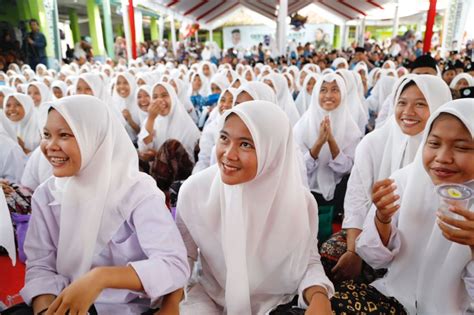 Ribuan Santri Di Indramayu Gelar Sholawat Dan Doa Bersama Dukung Ganjar