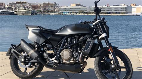 Alquiler de Moto Husqvarna SVARTPILEN 701 ABS Naked València Barato