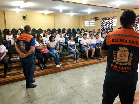 Jovens Agregam Conhecimento No Projeto Defesa Civil Juvenil Em Mesquita