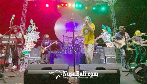 NUSABALI Musisi Reggae Quino Big Mountain Manggung Di Sanur