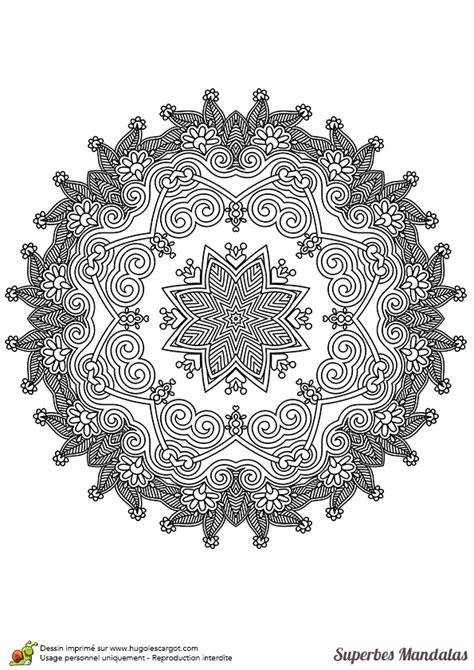 Coloriage Dun Superbe Mandala De Haut Niveau Très Complexe à Colorier