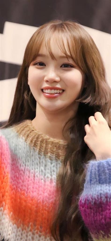 Pin On 김채원（chaewon Kpop Girls Girl Iz One Chaewon