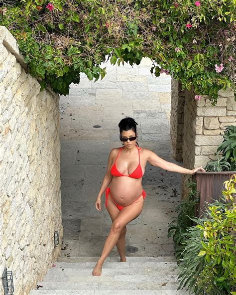 Kourtney Kardashian S Maternity Looks For Baby No Pregnancy