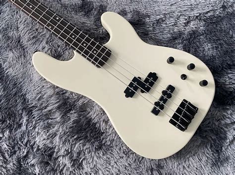 Custom 4 Strings Fd Style Electric Bass Guitar In Milk White Color