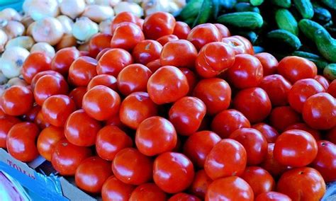 Tomato Price Again Crosses Rs Mark In Karachi Markets Pakistan