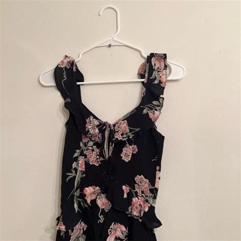 Flynn Skye Floral Dress. Size XS. 100% rayon - Depop