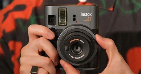 fujifilm hadirkan instax mini  kamera instan  nuansa retro