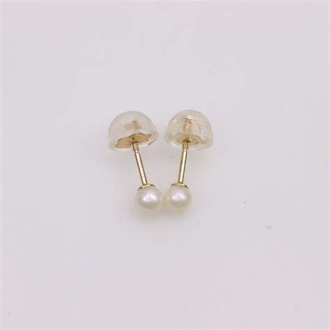 Kt Gold Pearl Earring Property Room