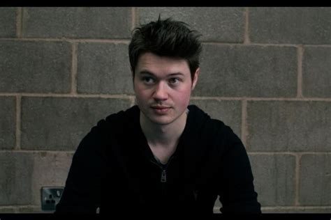 Ator de Sex Education é condenado por 26 crimes sexuais