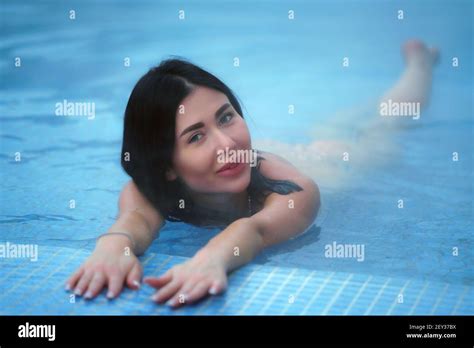 Pretty Brunette In Swimsuit Swimming Hi Res Stock Photography And Images Alamy
