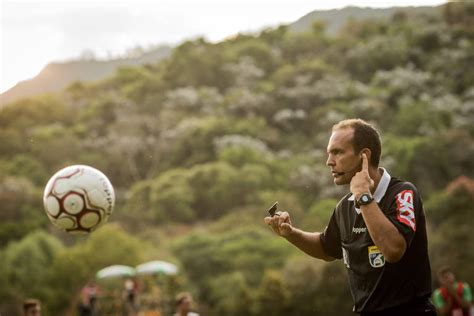 Cbf Faz Treinamento Para Usar Rbitro De V Deo Esporte