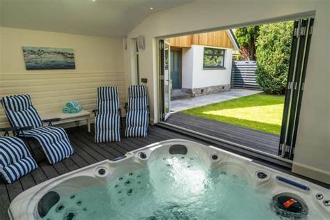 Lodges With Hot Tubs In Edinburgh Full Guide My Hand Picked List