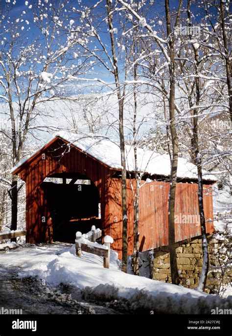 Vermont covered bridge in winter Stock Photo - Alamy