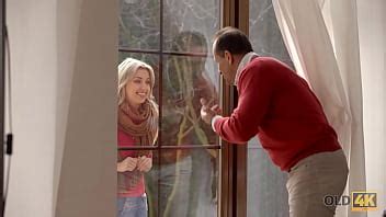 OLD4K Naive Sexpot And Handsome Old Man Have Great Sex At His Place XNXX