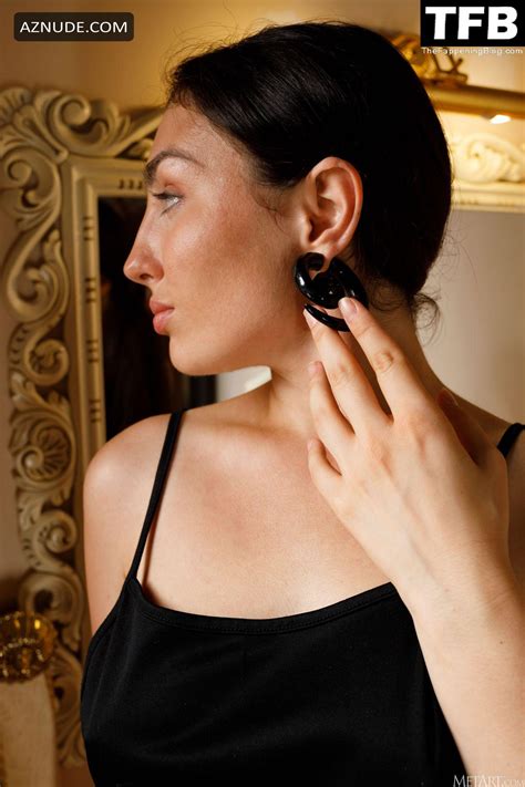 Electra Noir Sexy Poses Naked Showing Off Her Nude Tits And Pussy In A Photoshoot For Metart