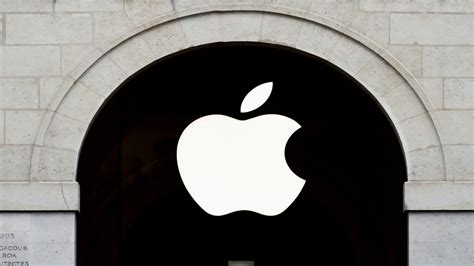 Apple Becomes First U S Company To Hit 3 Trillion Market Value Then