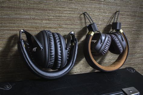 Это новые беспроводные наушники Marshall. Я влюбился напрочь