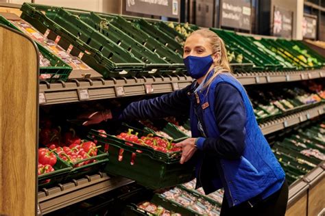 Aldi To Give All Uk Store Staff Pay Rise Retail Gazette