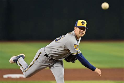 Lourdes Gurriel Jr. propels D-backs past Brewers | Reuters