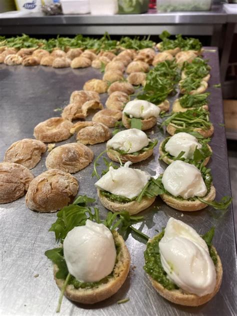 Mini Burger Mozzarella Aubergines Confites Ail Des Ours Ou Roquette