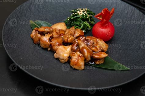 Pollo Kung Pao O Gong Bao Ji Ding Con Fondo De Pizarra Oscura Sichuan Kung Pao Es Un Plato De