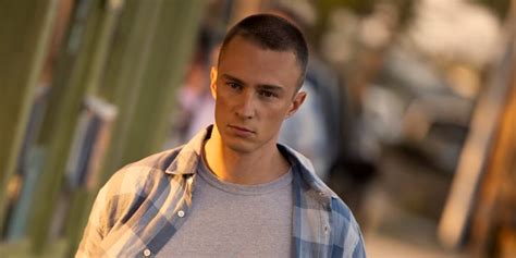 Outer Banks Rafe Cameron S Buzz Cut Is The Star Of Season 3 Popsugar Beauty Uk