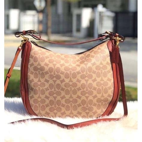 Coach Sutton Hobo In Signature Canvas Shopee Thailand