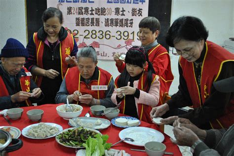 獨老助獨老 寒士吃飽三十尾牙宴相約團圓好過年 Ettoday生活新聞 Ettoday新聞雲