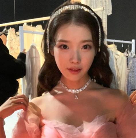 Iu、ヒット曲「celebrity」のmv再生回数が1億回を突破！思い出の写真を公開 Kstyle