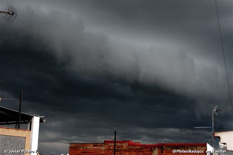 Tarde De Chubascos Y Tormentas En Extremadura Meteobadajoz Blogs Hoyes