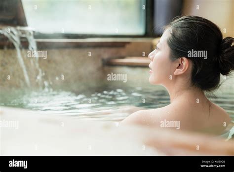 Japanese Hot Spring Female Hi Res Stock Photography And Images Alamy