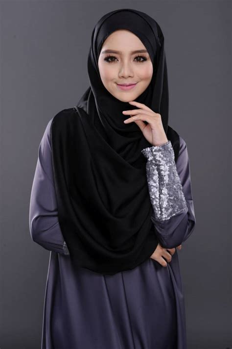 Fotografi Model Hijab Indoor Studio Casual Dan Elegant Dzargon