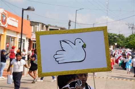 Emotivo Desfile Para Conmemorar El 78 Aniversario De La OrganizaciÓn De