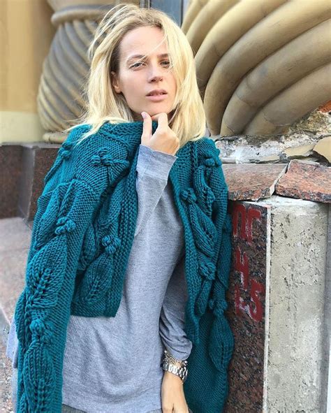 Вязаный бомбер с крупными листьями | Chompa