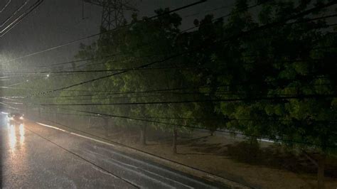 Decenas de colonias se quedan sin luz por fuertes lluvias en Culiacán