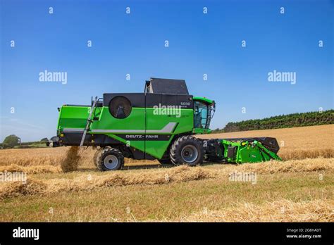 Deutz Fahr 6090 HTS Combine Harvester Stock Photo Alamy