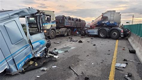 快訊／台61線彰化段車禍！化學槽車追撞貨車、車身斷2截 社會 三立新聞網 Setncom