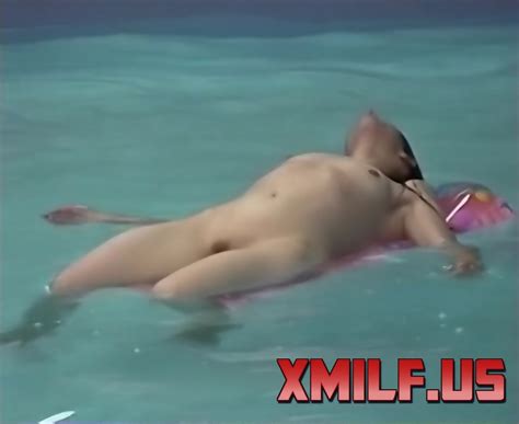 I SEE YOUR PUSSY Nude At Pool By