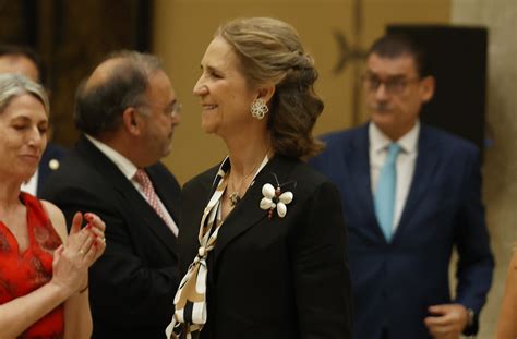 La Infanta Elena Vuelve A La Agenda Real Y Demuestra Que Sabe Combinar