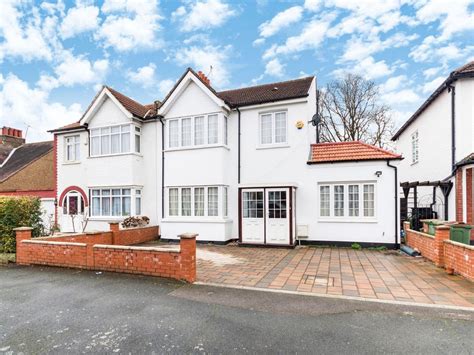 5 Bed Semi Detached House For Sale In Lynwood Drive Worcester Park