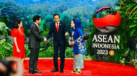 KTT Ke 43 ASEAN Dimulai Presiden Jokowi Dan Ibu Iriana Sambut Para